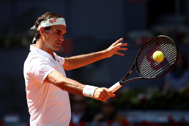 Federer spasao dve meč lopte, pa pobedio Monfisa