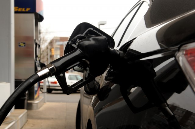 Cena goriva rekordna: Proteklog meseca benzin poskupeo čak 6,3 dinara
