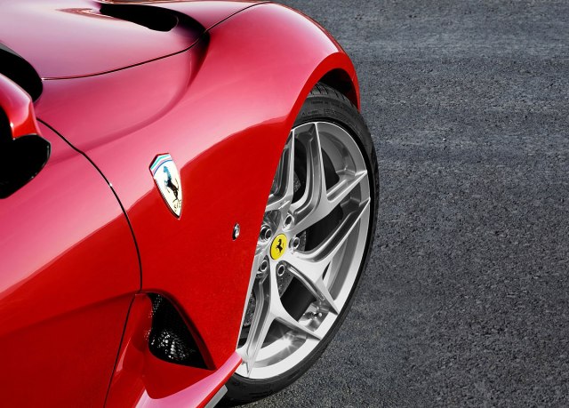 Ferrari æe predstaviti novi hibridni superautomobil do kraja meseca