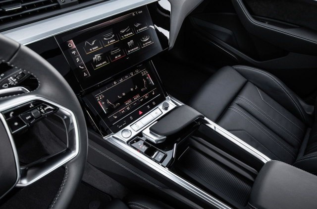 Ne brinite zbog turbine i motora, sad glavobolju zadaju navigacija i multimedija