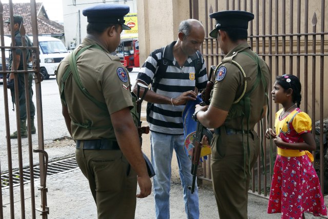 Oèekuje se eskalacija: Nemiri uzdrmali Šri Lanku, uveden policijski èas