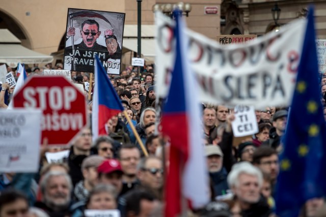 "Šef vlade ili šef kriminala": Èesi demonstrirali protiv premijera i nove ministarke pravde