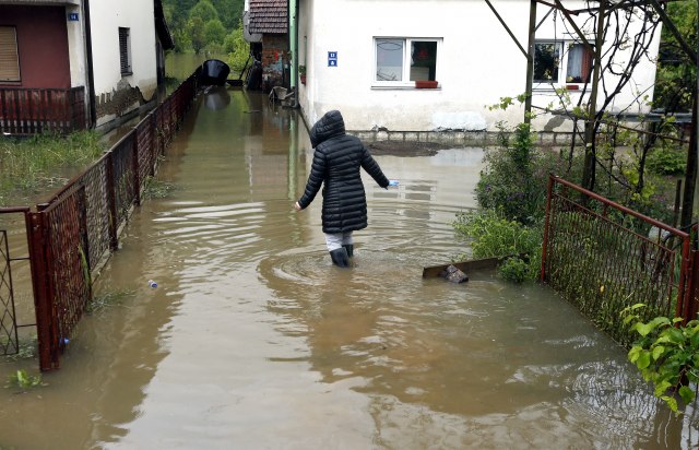 Nove slike regiona: Nagli porast Save, poplavljene kuæe, broji se šteta FOTO/VIDEO