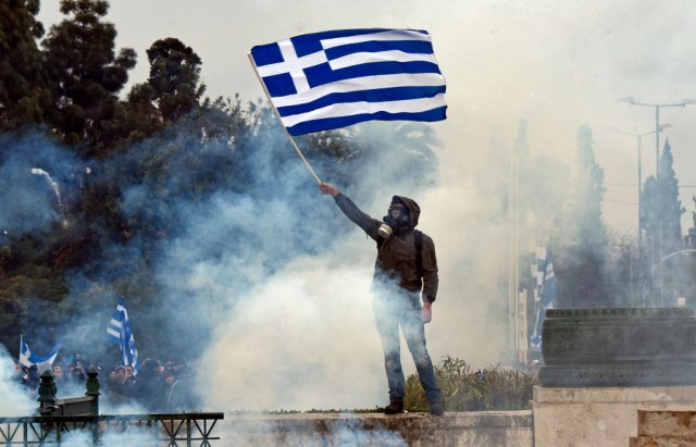 Atina: Bačena boja na rezidenciju američkog ambasadora