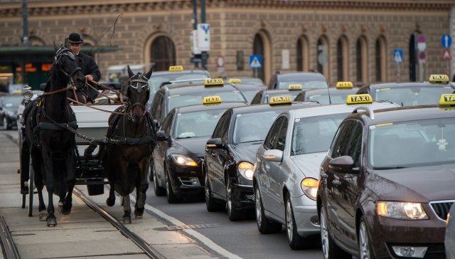 I srpski taksisti u Beču protiv Ubera; 
