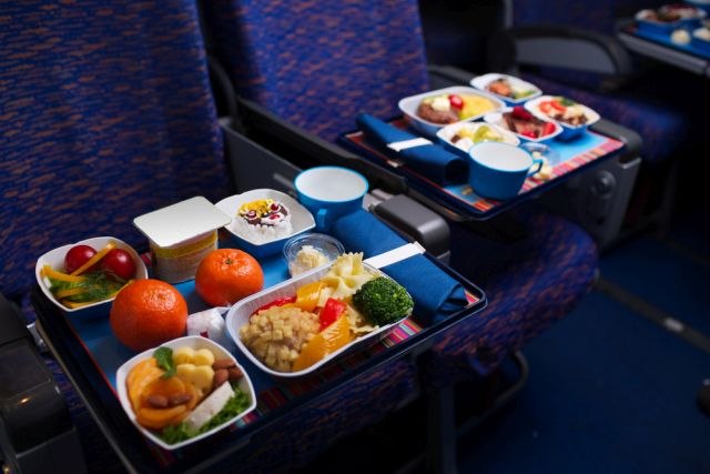 "Hrana na visinama menja ukus": Sve o hrani u avionu - pravila i ponuda