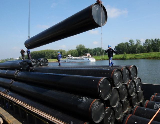 Svaka teška 5.270 kg: Stiglo 7.000 tona cevi za Turski tok u Luku Novi Sad FOTO
