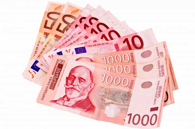 Dinar miruje: Za jedan evro 117,9 RSD