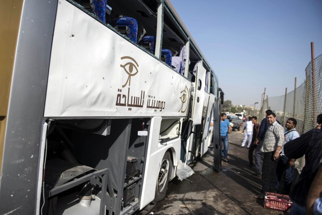 Eksplozija autobusa u Kairu: Nema sprskih turista meðu povreðenima