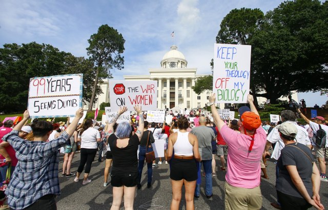 Pravo na abortus: Aktivisti protestovali ispred Vrhovnog suda