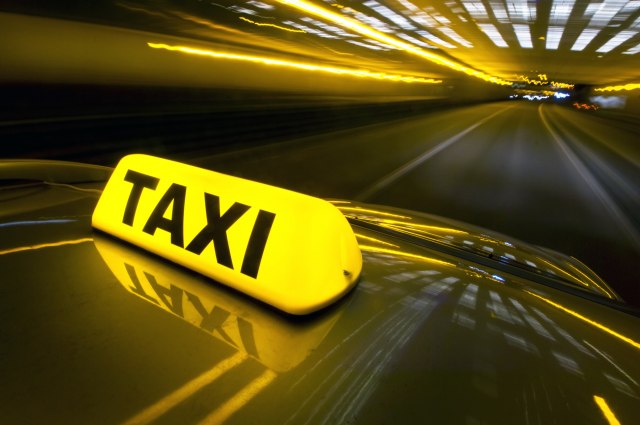 Protest prevoznika: Taksisti traže da ih primi neko iz 