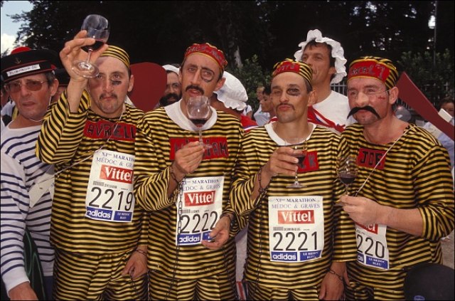 Nisu li najveći hedonisti na svetu? Francuzi trče maraton uz vino i sireve VIDEO
