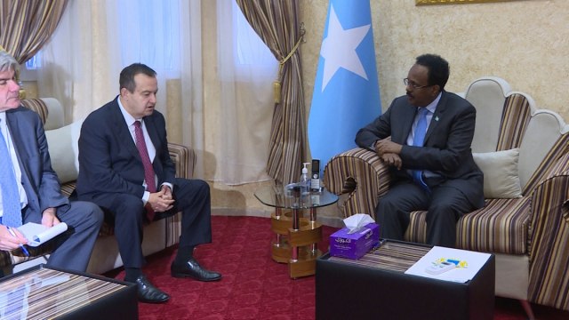Nakon što je izbegao teroristièki napad u Mogadišu, Daèiæ "završio" u Atini zbog kvara aviona