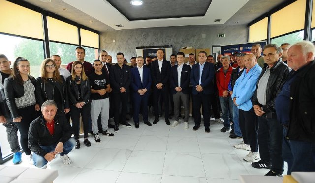 FSS podelio sportsku opremu klubovima sa Uba