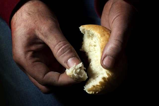 Apsurd: Kilogram hleba košta kao kilogram svinjskog mesa