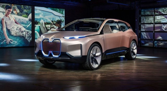 Buduæi BMW automobili æe imati ogroman zakrivljen displej FOTO