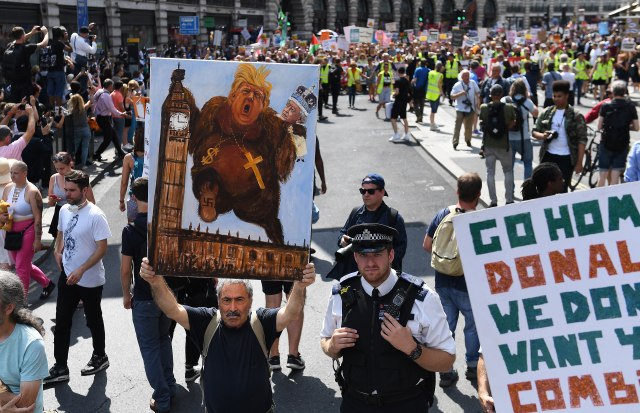 Trampa u Londonu opet èekaju protesti i lebdeæa ''Tramp beba''