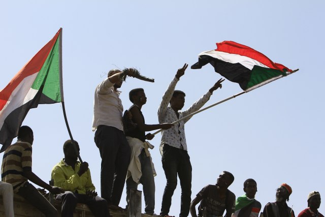 Sudanski demonstranti pokrenuli generalni štrajk