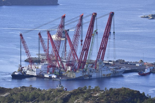 Brod udario u norvešku naftnu platformu, nareðena hitna evakuacija