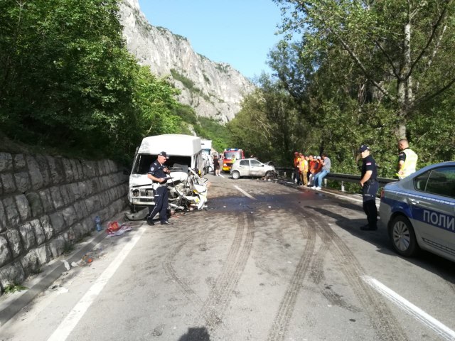 Teška saobraćajna nesreća u Sićevu: Jedna osoba poginula FOTO