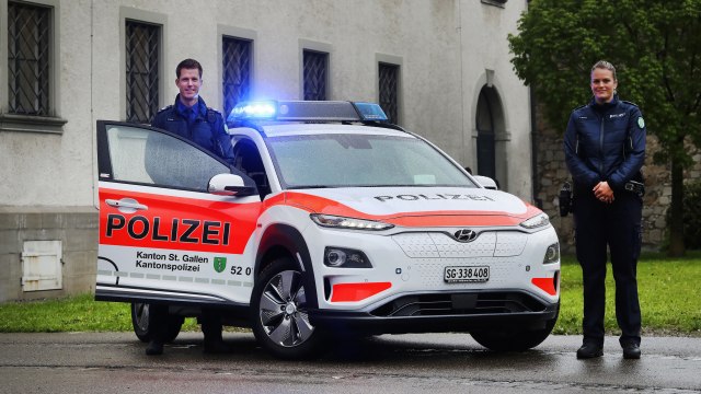 Tiha ruka zakona – švajcarska policija dobila elektriène krosovere FOTO