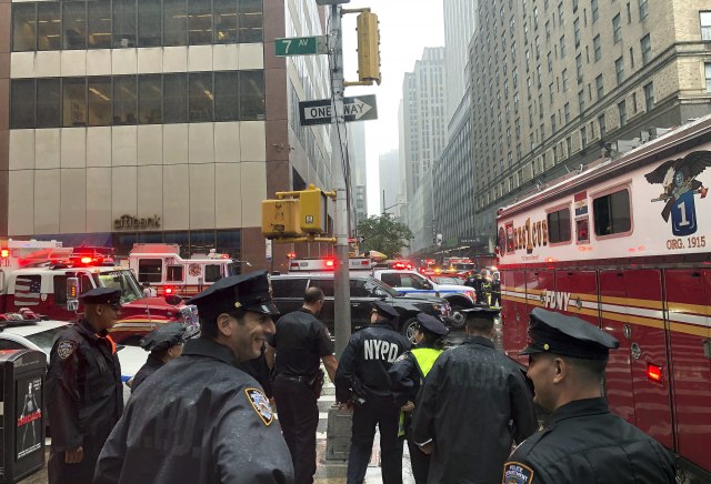 Helikopter se srušio na zgradu u Njujorku, jedan mrtav VIDEO