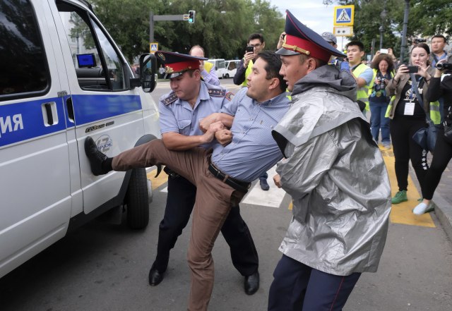 Kazahstan: Stupio na dužnost novi predsednik, stotine uhapšenih