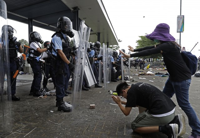 Novi sukob policije i demonstranata u Hongkongu