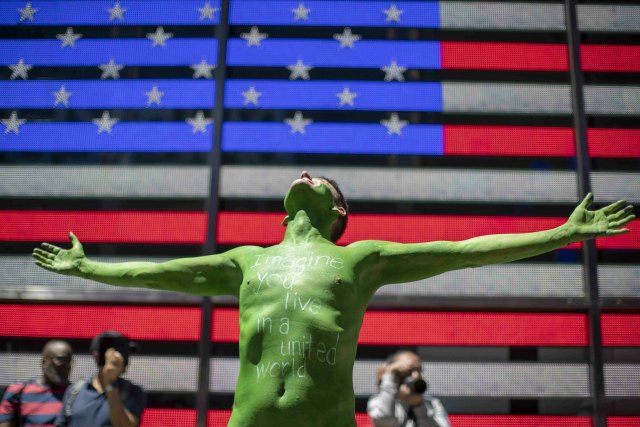 Njujork: Desetine ljudi se skinulo golo i bojilo svoja tela u znak protesta