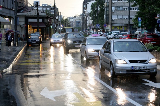 AMSS: Obazrivost u vožnji zbog promena vremena i padavina