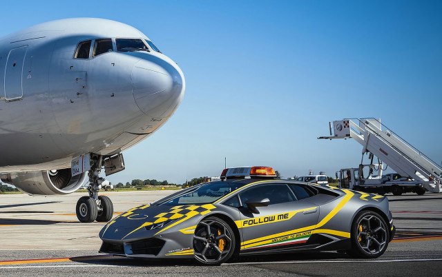 Bolonjski aerodrom dobio novu atrakciju na četiri točka