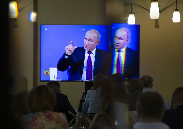 Putin stigao, Rusi poslali 1,5 miliona pitanja: Poèelo odgovaranje VIDEO