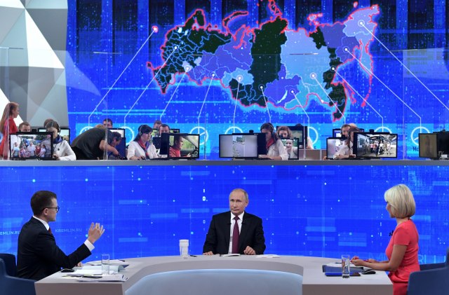 Sajbernapad na Putina, Ukrajinci umešali prste
