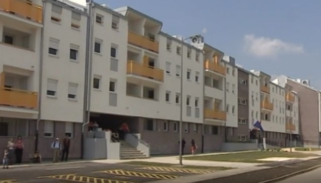 270 izbeglih porodica iz BiH i Hrvatske dobilo ključeve stanova u Zemunu VIDEO