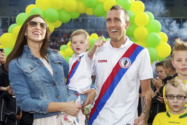 Teško bolestan fudbaler proslavio æerkin roðendan: “Najbolji tata na svetu”