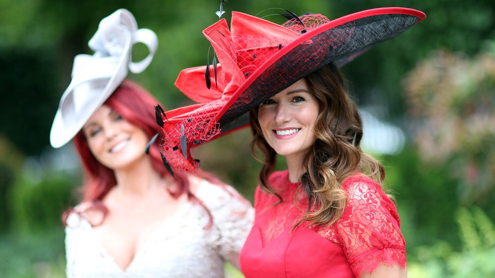 Dan za glamurozne šešire na Rojal Eskot konjièkim trkama