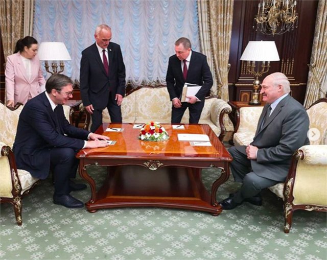 Vuèiæ na sveèanoj veèeri koju je priredio Lukašenko