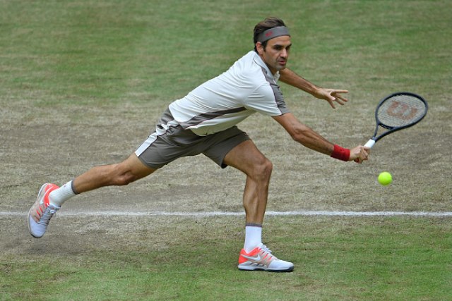 Kralj igre na travi: Volej i lob Federera istovremeno VIDEO