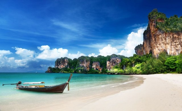 Tajland ulaže 13 milijardi u turizam, a zatvara plaže zbog previše turista