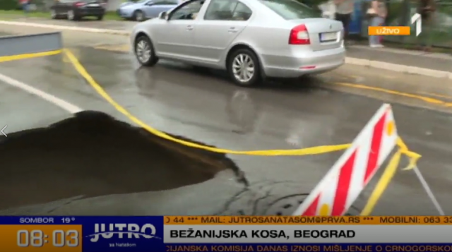 Posle kiše u Beogradu: Krater od dva metra nasred ulice VIDEO
