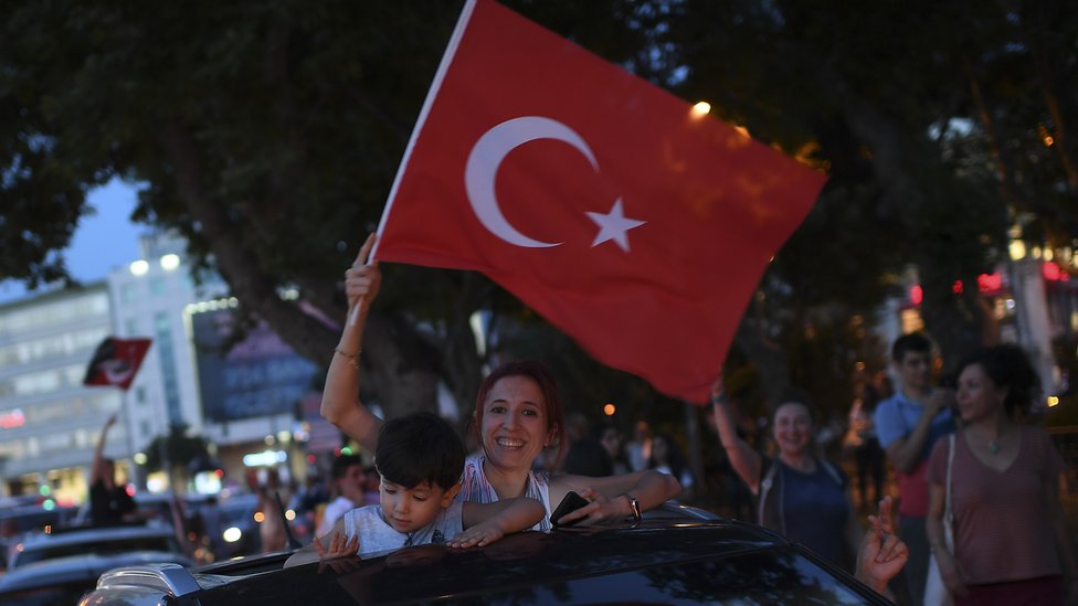 Istanbul: "Jutro je&#x201c; i Nada Topèagiæ na proslavi pobede na izborima