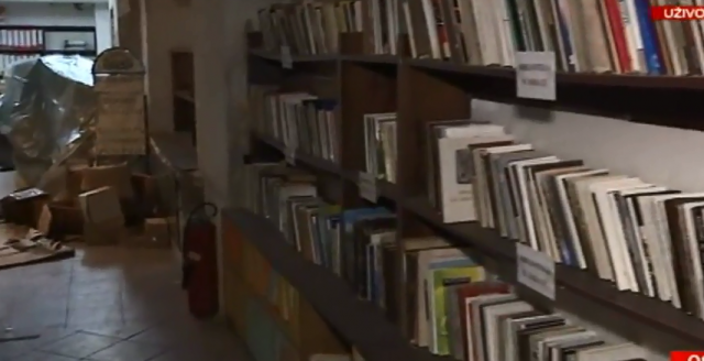 Ugroženo nekoliko hiljada knjiga: Poplavljena knjižara 