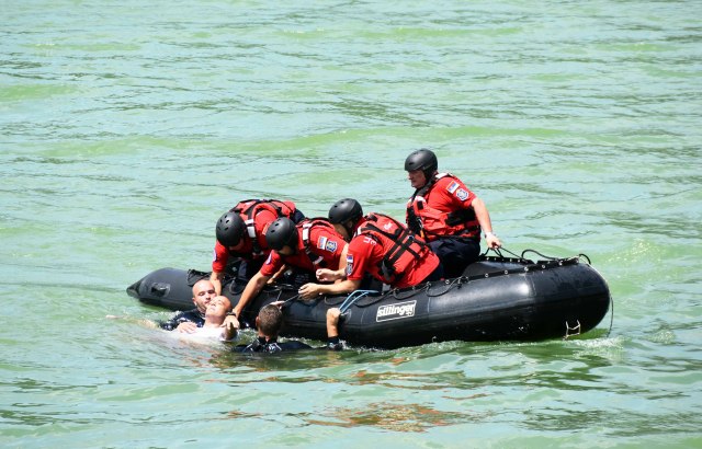 Spasilaèki timovi na Bovanskom jezeru FOTO VIDEO