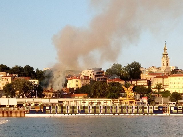Lokalizovan požar u Karađorđevoj ulici: Nema povređenih FOTO VIDEO