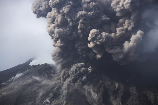 Aktivirao se vulkan, stotine evakuisanih VIDEO