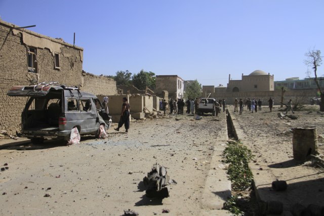 Avganistan: U eksploziji automobila-bombe poginulo 12 ljudi