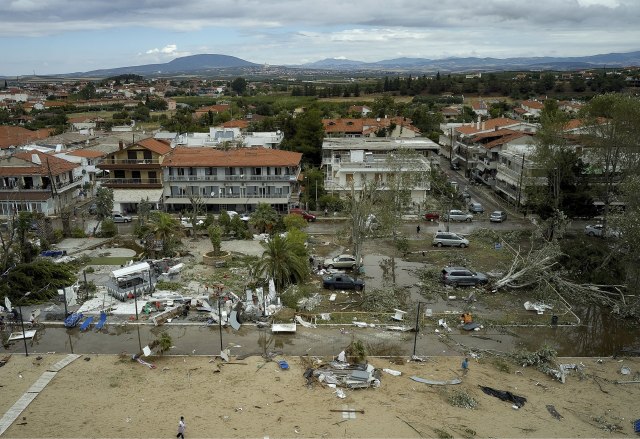 Ruševine posle teške noæi na Halkidikiju FOTO