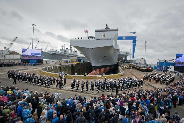 Najveæi i najmoæniji britanski brod vraæen u luku; Kraljevska mornarica: Mali problem