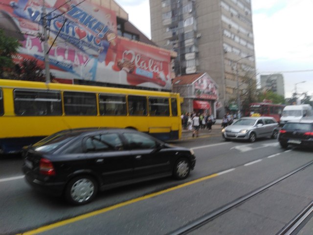 Sudar autobusa i automobila u Požeškoj ulici FOTO