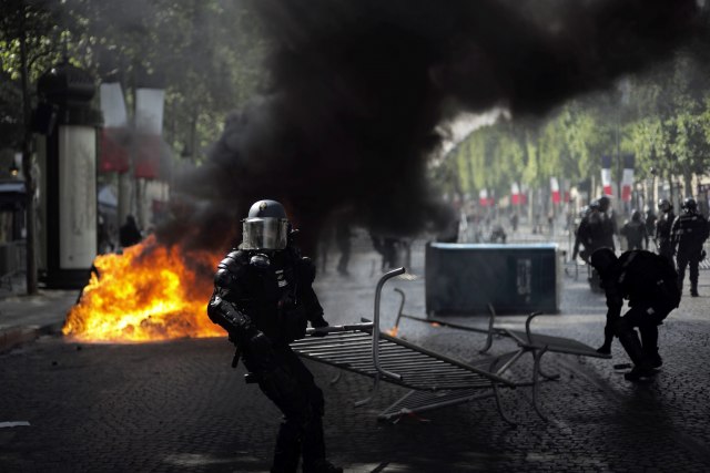 Pariz: Situacija se smirila posle nereda na Jelisejskim poljima